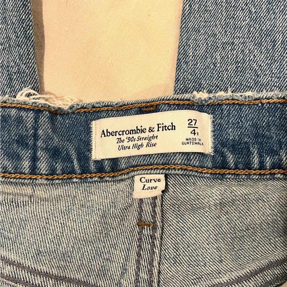 Abercrombie & Fitch Curve Love 90s Straight Jeans - Picture 3 of 4